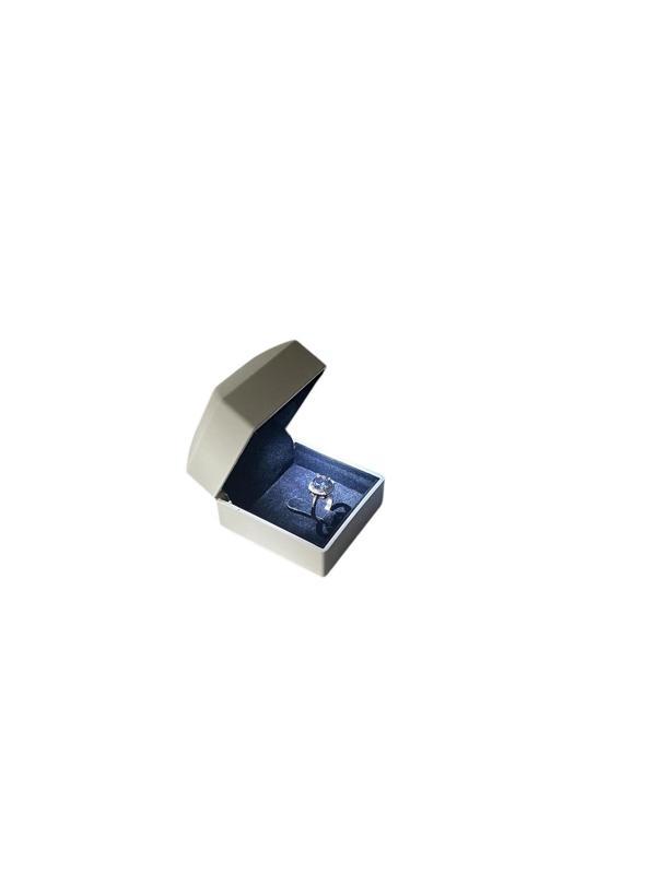 Flok Beyaz Renk 5x5 Cm Işıklı Yüzük Kutusu - Image 1
