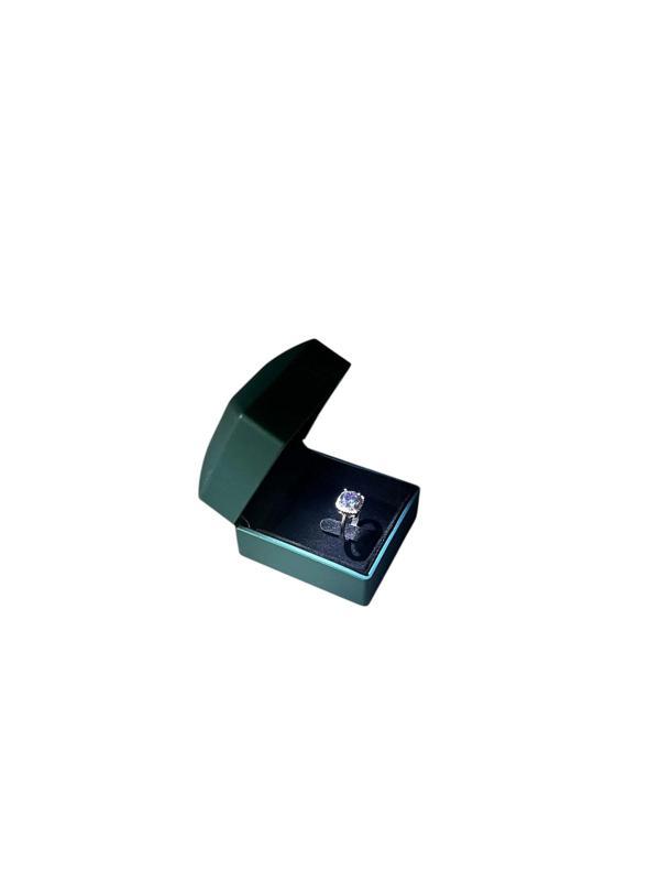 Flok Yeşil Renk 5x5 Cm Işıklı Tırnaklı Yüzük Kutusu - Image 1