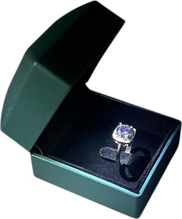 Flok Yeşil Renk 5x5 Cm Işıklı Tırnaklı Yüzük Kutusu - Image 1