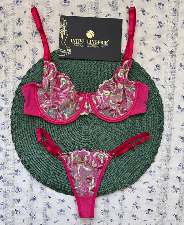 Josie Pembe-Yeşil Çiçek Nakışlı Transparan Sütyen Tanga Takımı – Intive - Image 1