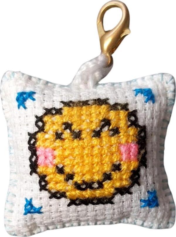 Uretti - Sibel 2453 0218 El Yapımı Gülücük Emoji Çanta Süsü / Anahtarlık - Image 1