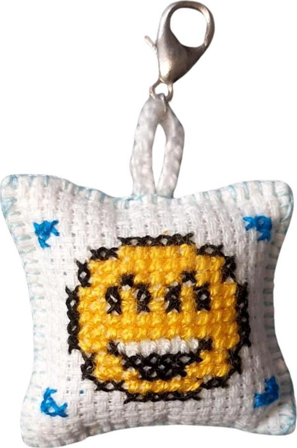 Uretti - Sibel 2453 5103 El Yapımı Gülen Yüz Emoji Çanta Süsü / Anahtarlık - Image 1