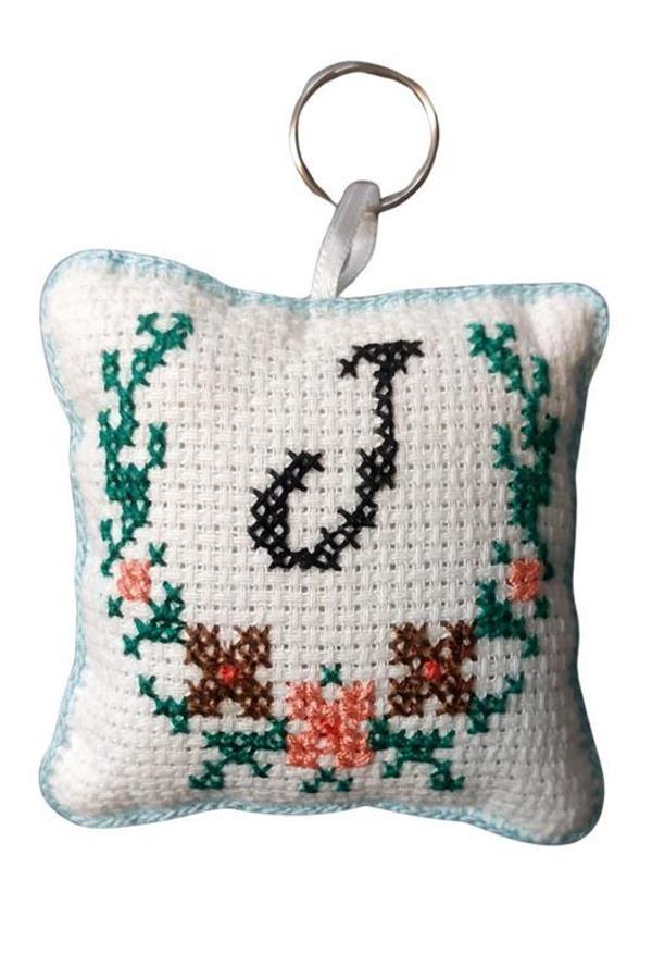 Uretti - Sibel 2453 6851 El Yapımı J Harfi Kanaviçe Anahtarlık - Image 1
