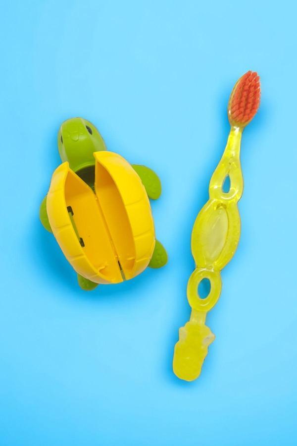 R.O.C.S. ( Sarı ) Kids 3-7 Yaş Diş Fırçası Ve Flipper Hijyenik Saklama Kabı Seti - Kaplumbağa Figürlü - Image 1