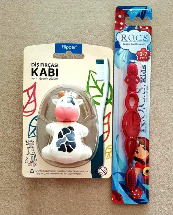 R.O.C.S. R.O.C.S 3-7 Yaş Diş Fırçası Kırmızı Ve Inek Figürlü Flipper Diş Fırça Kabı - Image 1