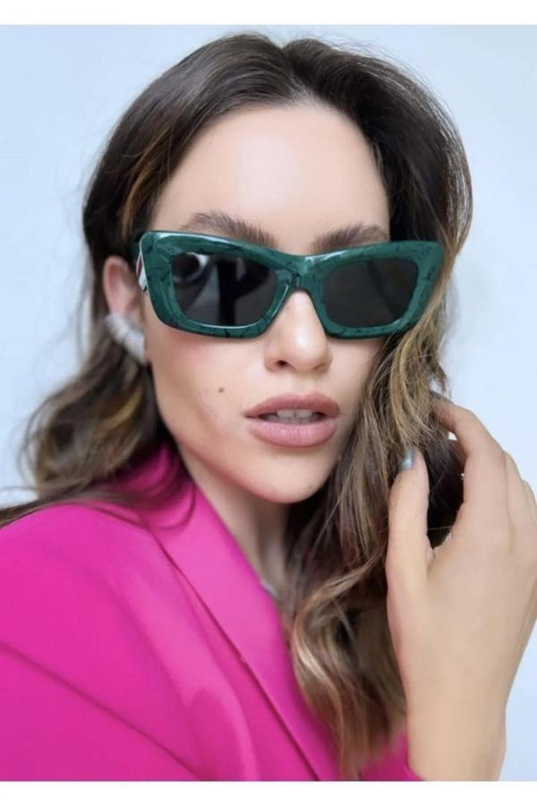 PRADA PR13ZS 16D5S0 KADIN GÜNEŞ GÖZLÜĞÜ - Image 1