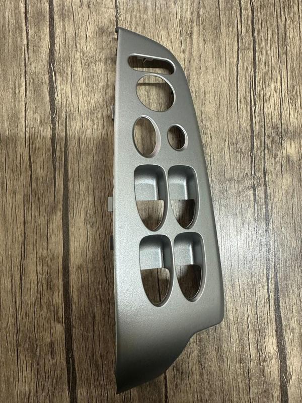 Honda Civic Fd6 Ön Sol Cam Düğme Çerçevesi Gümüş Gri 2006-2012 - Image 1