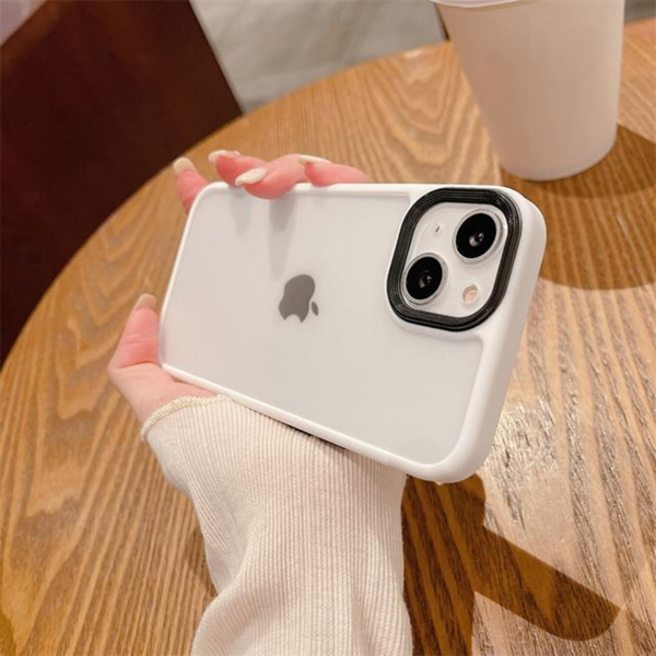 İPHONE 11 PRO MAX YANLARI RENKLİ SİLİKON PARLAK ARKA YÜZEYLİ TİGER HİBRİT KAPAK BEYAZ - Image 1