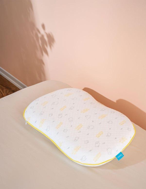 Softlife Visco Çocuk Yastığı Uyku Arkadaşı Bulut Yastık 45X30X8Cm - Image 1