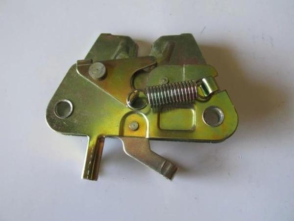Renault R9- Broadway- 1983-1996 Kaput Kilidi  Oem No: 7702128808 - Image 1