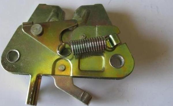 Renault R9- Faırway- 1993-1996 Kaput Kilidi  Oem No: 7702128808 - Image 1