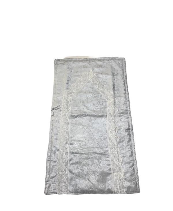 Tuğra Fransız Dantelli Kadife Seccade Namazlık 65 x 120 Gri - Image 1