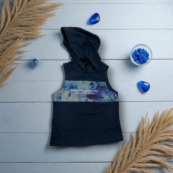 KAPÜŞONLU FİLELİ KOLSUZ TSHIRT Siyah - Image 1