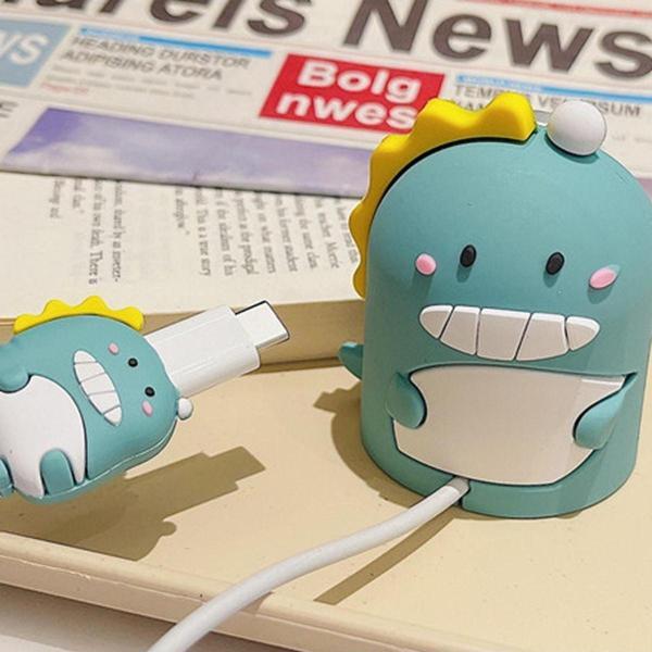 Coverzone Apple Watch ile uyumlu Cartoon Desenli Kablo Koruması Cartoon Saat Şarj Standı - Image 1