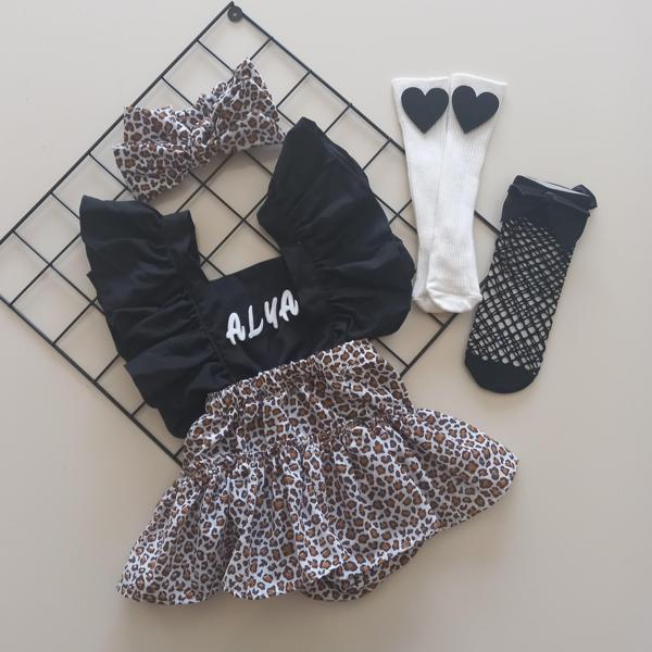 BALBÖCEĞİKİDS İsimli Kız Bebek Leopar Desenli Fırfırlı Salopet Bandana Siyah Çorap Takım - Image 1