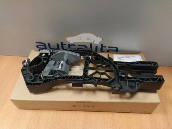 Dıs Kapı Kol Braketı Ön Sol Vw Passat Bm 04-10 (Oem No: 3C0837885J) - Image 1