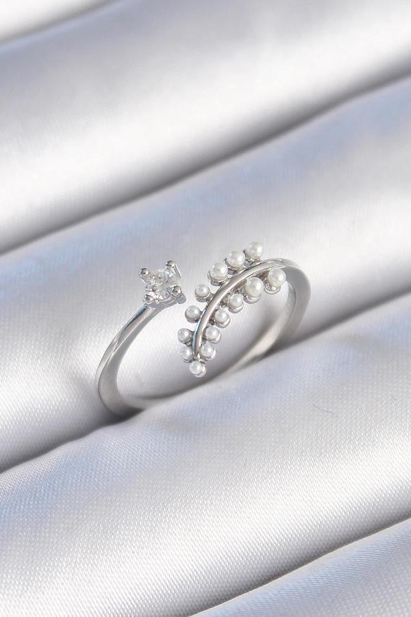 Celira Pirinç Gümüş Renk Zirkon Taşlı İncili Yaprak Model Kadın Yüzük NS2875 - Image 1