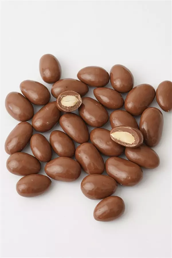 Belçika Çikolatalı Badem Draje 200 Gram - Image 1