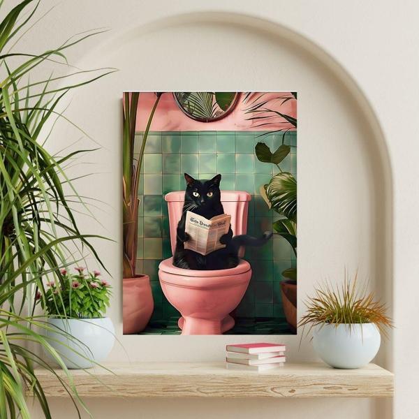 "Tuvalette Gazete Okuyan Siyah Kedi Duvar Posteri – Eğlenceli Dekoratif Tasarım-Çerçevesiz - Image 1