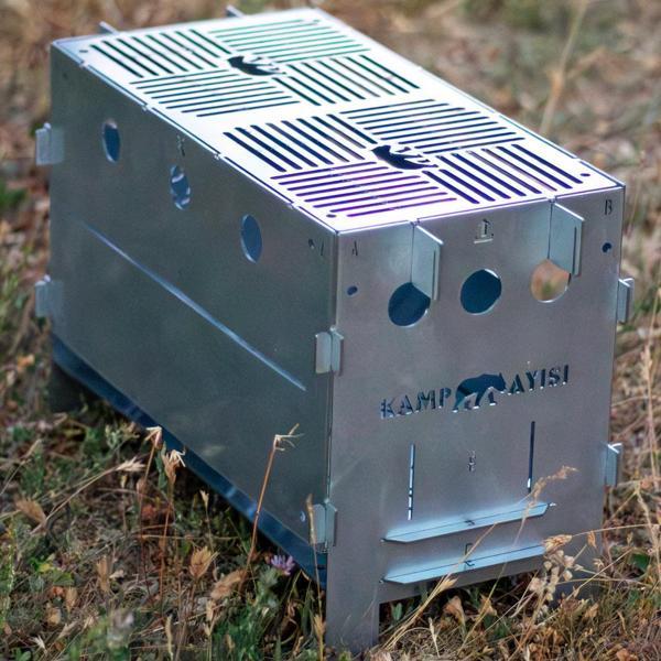 Kamp Ayısı® PyroWide™ Geniş Katlanır Metal Ateş Kutusu - 2mm Gri Galvaniz Çelik, Çantalı, 39.5 x 26.5 x 21 cm  - Image 1