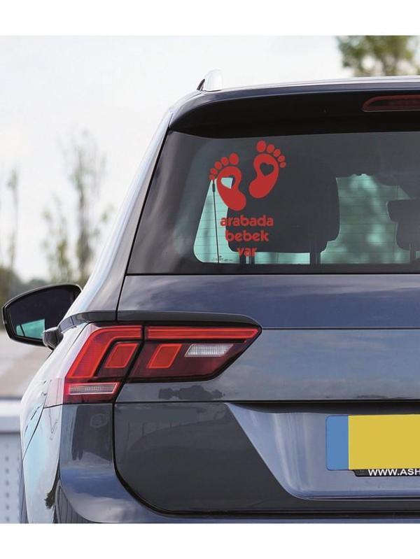 Arabada Bebek Var Kalp Oto Araba Sticker 23CM Kırmızı Renk - Image 1