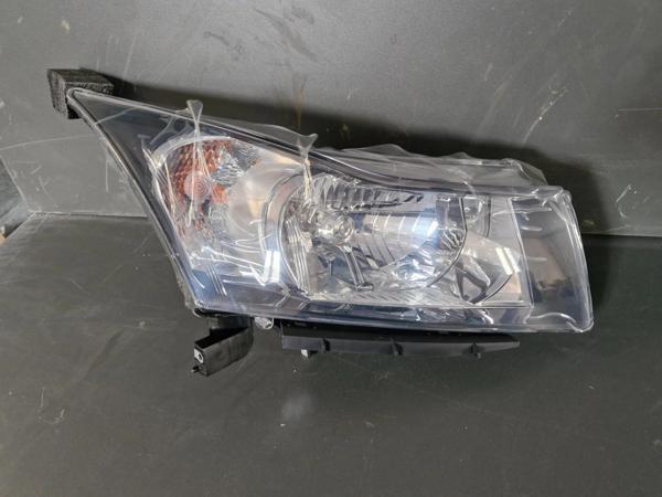 CHEVROLET CRUZE SAĞ ÖN FAR SIFIR 2009-2012 - Image 1