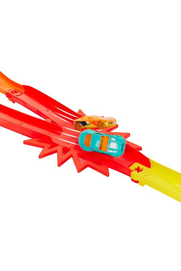 Hot Wheels Hot Ones Otoyol Oyun Seti Ve 1:64 Ölçekli 2 Metal Oyuncak Araba Jfd11 - Image 1