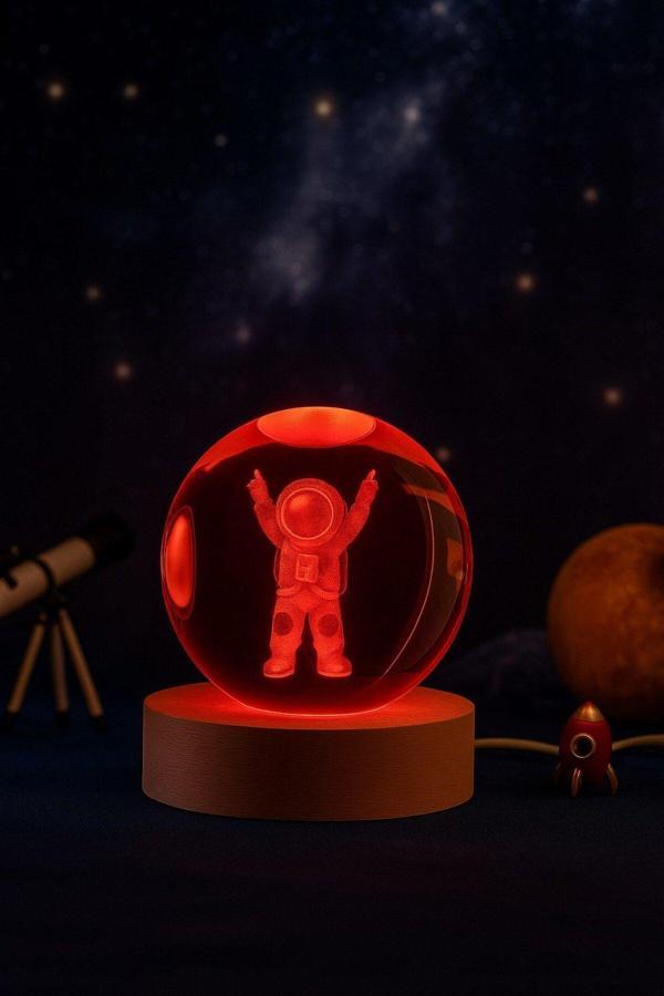 Ledli USB'li Ahşap Standlı Astronot Temalı Kristal Küre Renkli RGB Led 3D Oda Masa ve Gece Lambası - Image 1