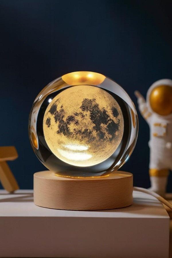 Ledli USB'li Ahşap Standlı Dolunay Küre Temalı Kristal Ay Küre Gün Işığı 3D Oda Masa ve Gece Lambası - Image 1
