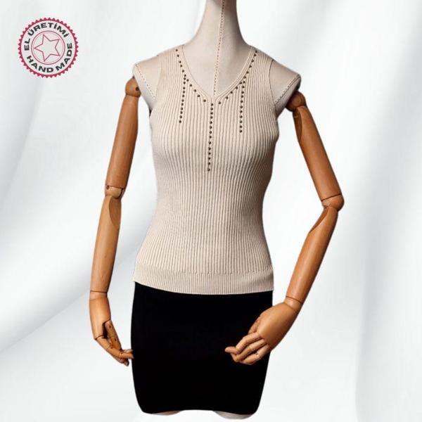 Uretti - Yıldız 7202 9497 V Yaka Boncuk İşlemeli Fildişi Bluz - 38/40 - Image 1