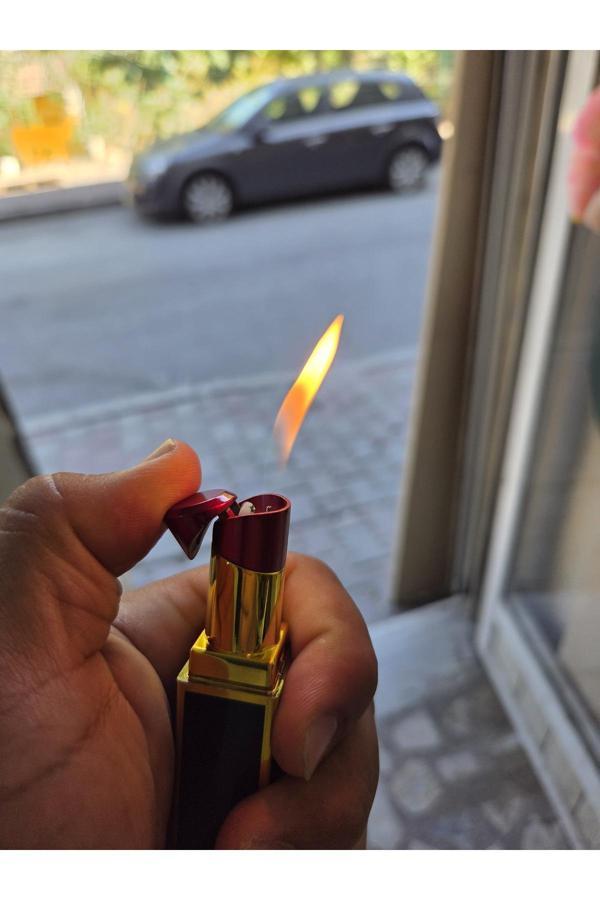 Lenscape Kapaklı Ruj Şeklinde Çakmak - Image 1