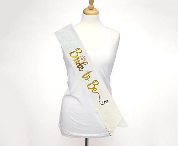 Beyaz Üzeri Altın İtalik Alyanslı Bride To Be Yazılı Simli Işıltılı Kuşak Kemer 10 Cm Genişlik - Image 1