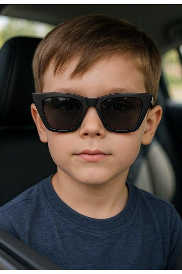 Sevimli Çocuk Güneş Gözlüğü Siyah Çekik Çerçeve UV 400 Korumalı CE Belgeli Kids Çocuk Güneş Gözlüğü - Image 1