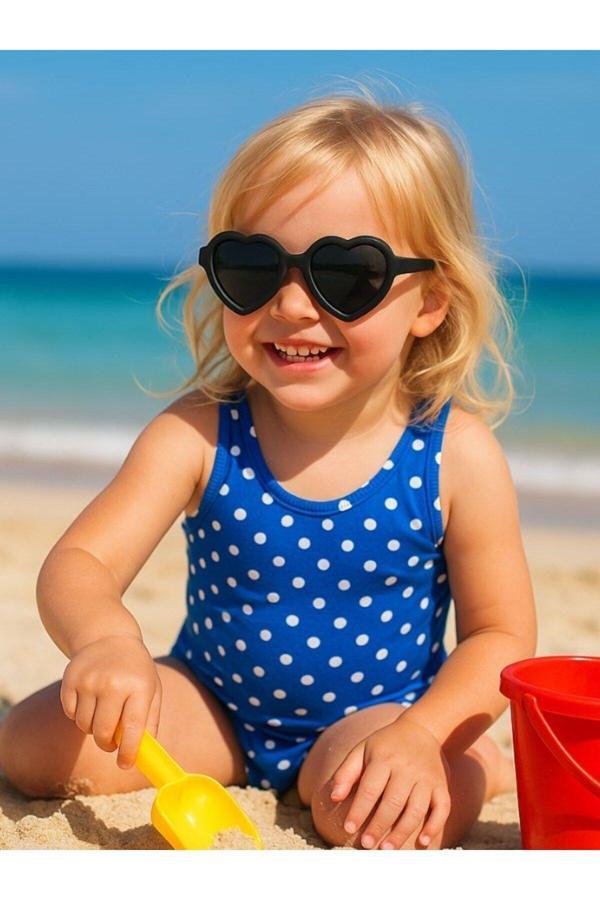 Sevimli Çocuk Kalpli Çerçeve Kids Çocuk Siyah Güneş Gözlüğü UV 400 Korumalı CE Belgeli - Image 1