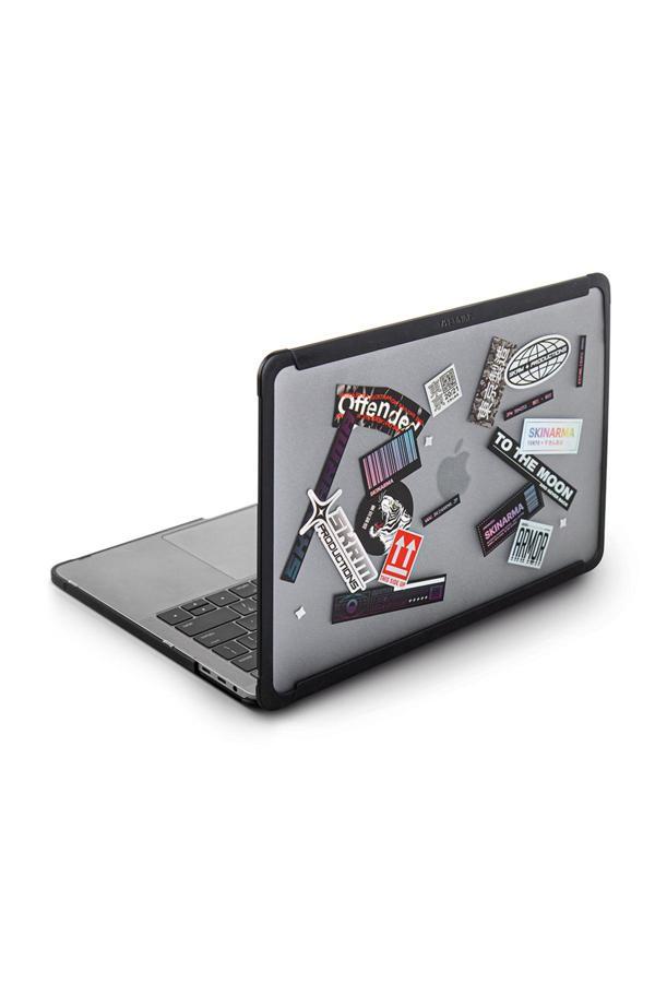 Skinarma Macbook 13.3' Pro 2022 M2 Uyumlu Henko Klipsli Kurulum Özellikli Kapak Şeffaf Görünüm - Image 1