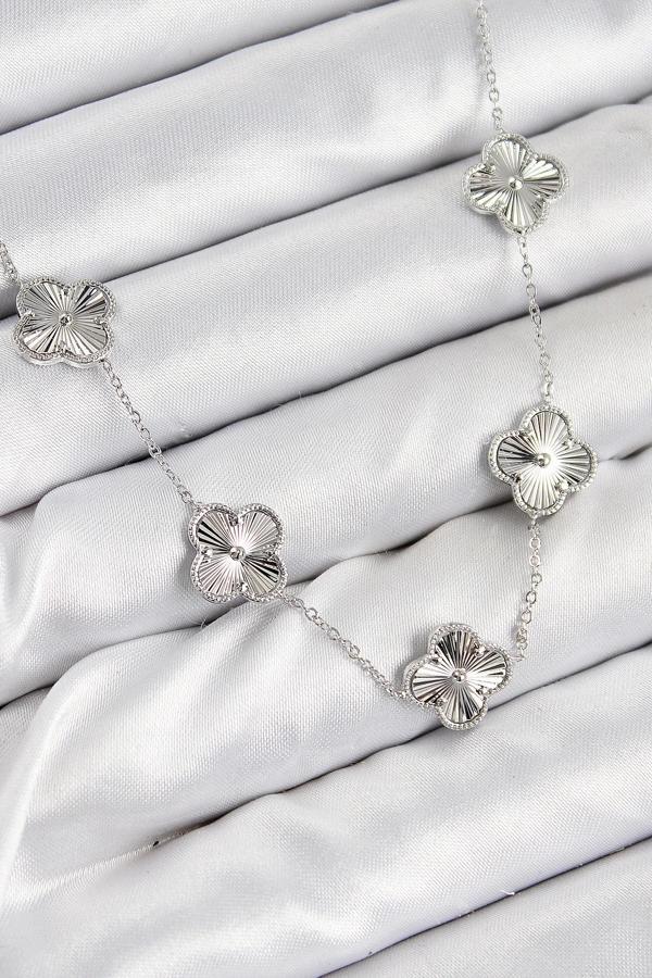 Pirinç VIP Yonca Model Gümüş Renk Kadın Kolye - Image 1