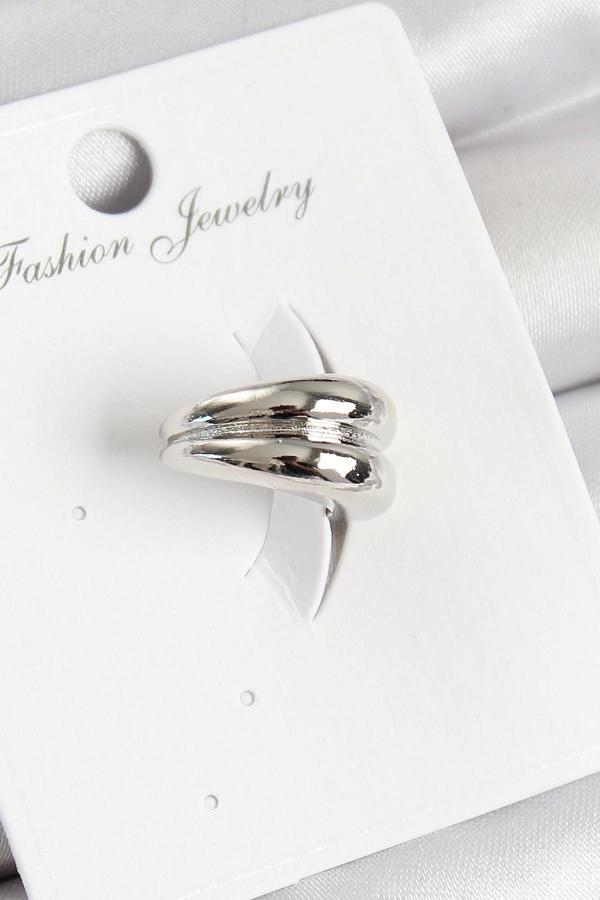 Pirinç Halka Model Gümüş Renk Sağ Kıkırdak Küpe - Image 1