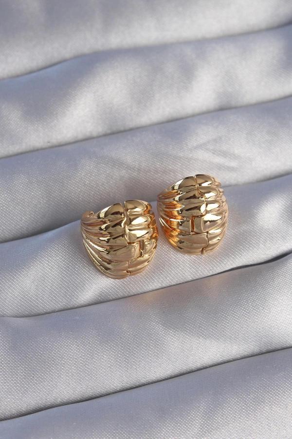 Pirinç Gold Renk Tırtıklı Minimal Bombeli Tasarım Küpe - Image 1