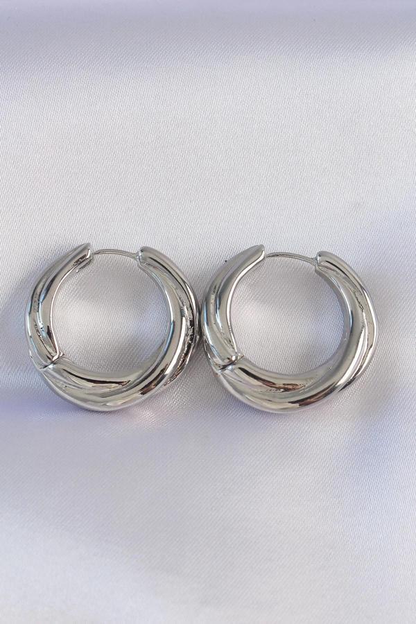 Pirinç Gümüş Renk Asimetrik Kıvrım Küpe - Image 1