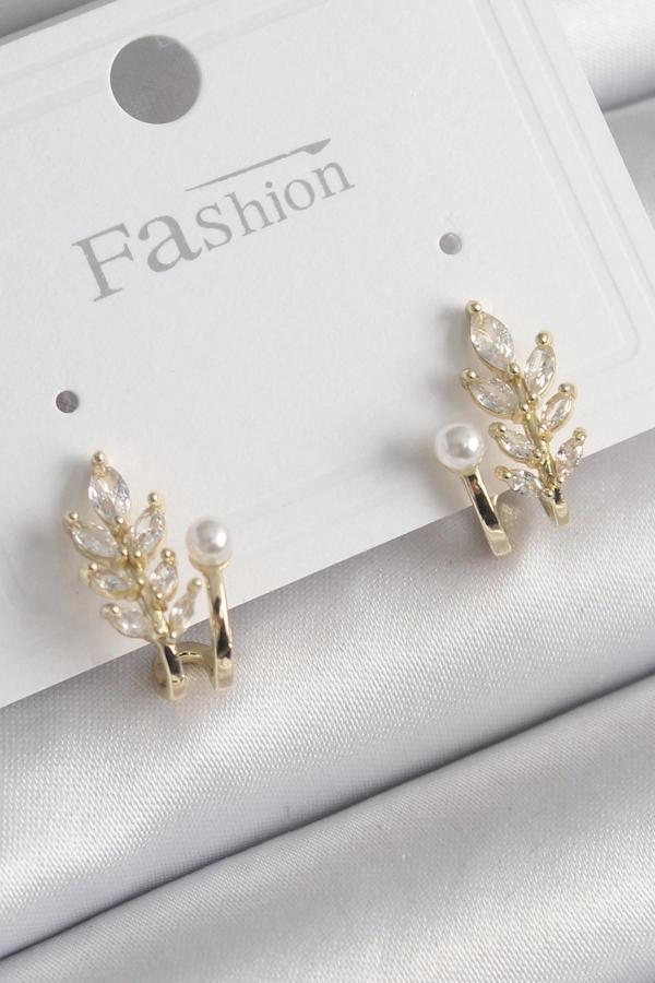 Pirinç Gold Renk Zirkon Taşlı Yaprak Model İnci Detay Küpe - Image 1