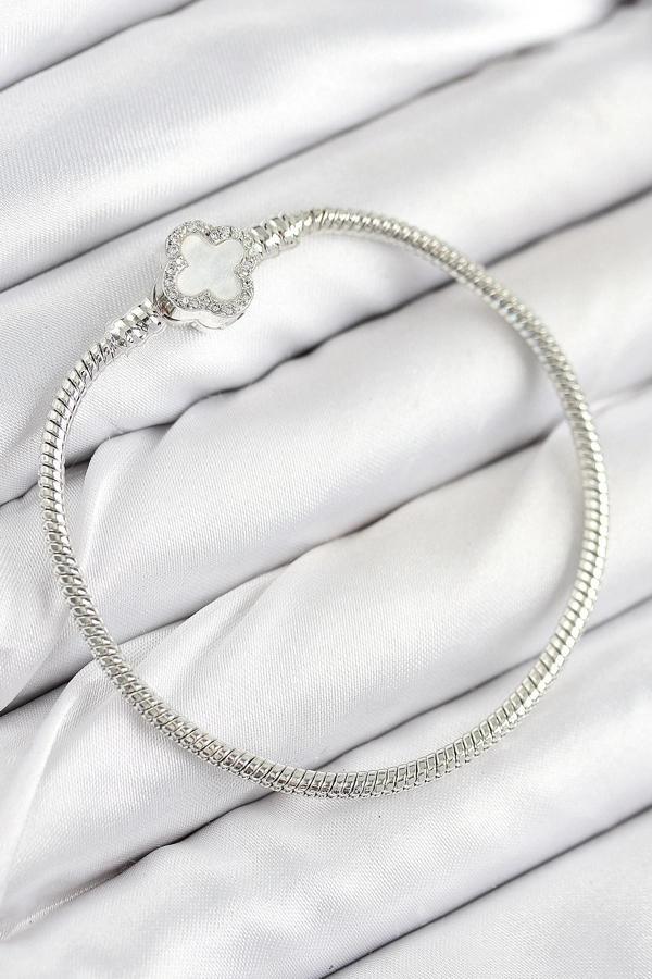 Pirinç Charm Zirkon Taşlı Yonca Model Gümüş Renk Kadın Bileklik - Image 1