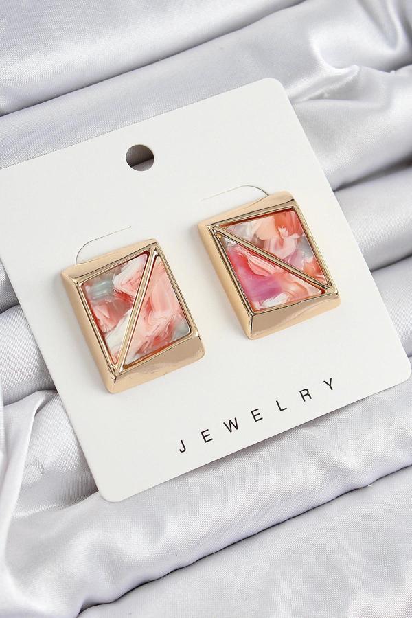 Pirinç Pembe Üçgen Kesim Detaylı Kare Model Vintage Gold Renk Kadın Küpe - Image 1
