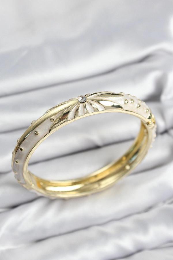 Mineli Pirinç Zirkon Taşlı Bej Desen Motifli Gold Kadın Kelepçe - Image 1
