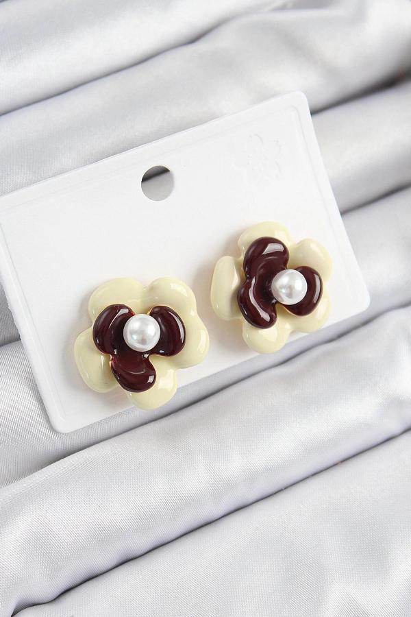 İnci Detaylı Krem Kahverengi Renk Papatya Model Kadın Küpe - Image 1