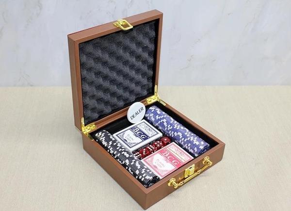 Deri Çantalı 100 Chip Ve 2 Adet İskambil Kağitına Sahip Poker Oyunu Alk4228 - Image 1