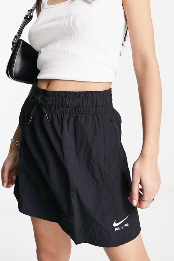 Nike Air Woven Mini Skirt in Black Kadın Dokuma Spor Etek Siyah - Image 1