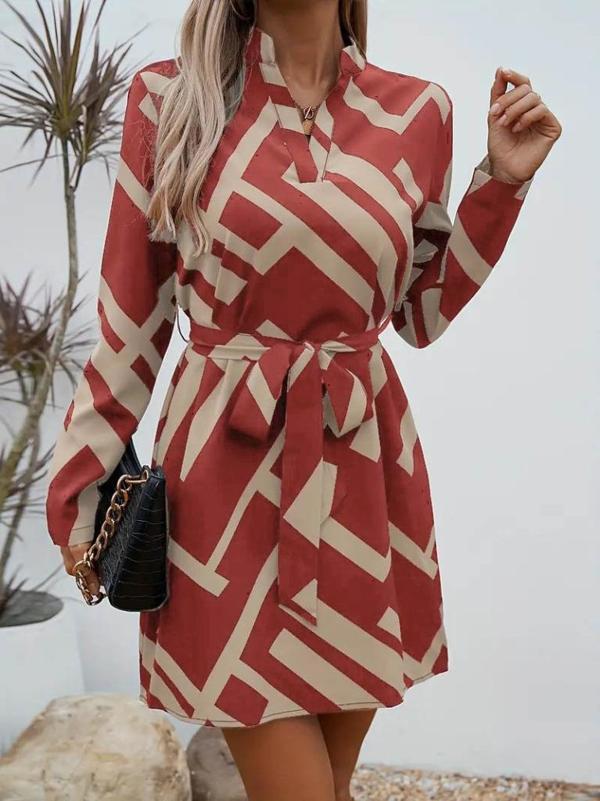 Kadın Uzun Kollu V Yakalı Desenli Belinde Kuşaklı Dalgıç Elbise - Image 1