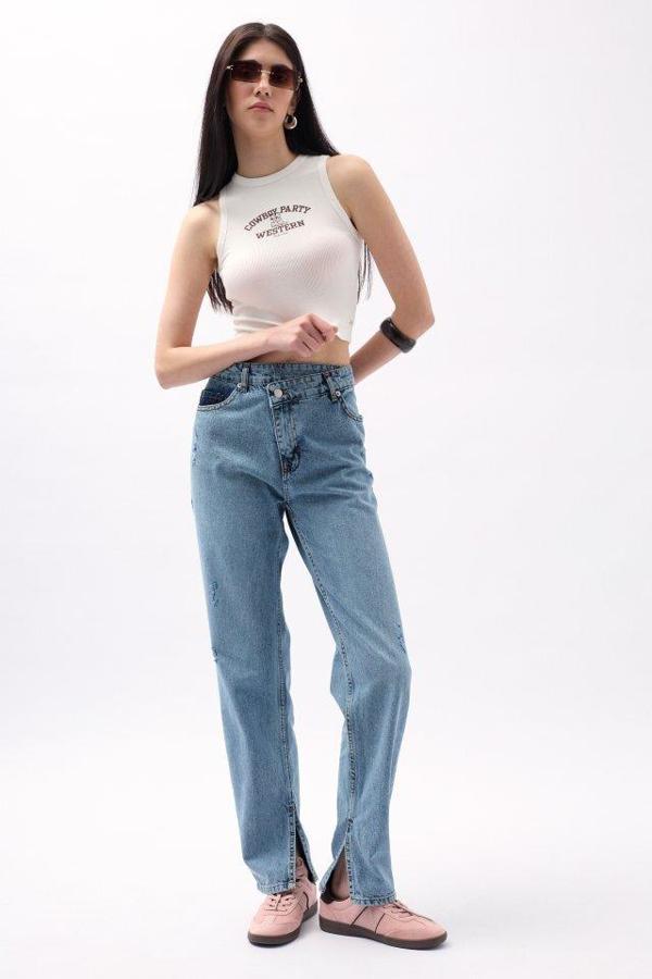 Asimetrik Bel Paça Yırtmaçlı Jean - Image 1