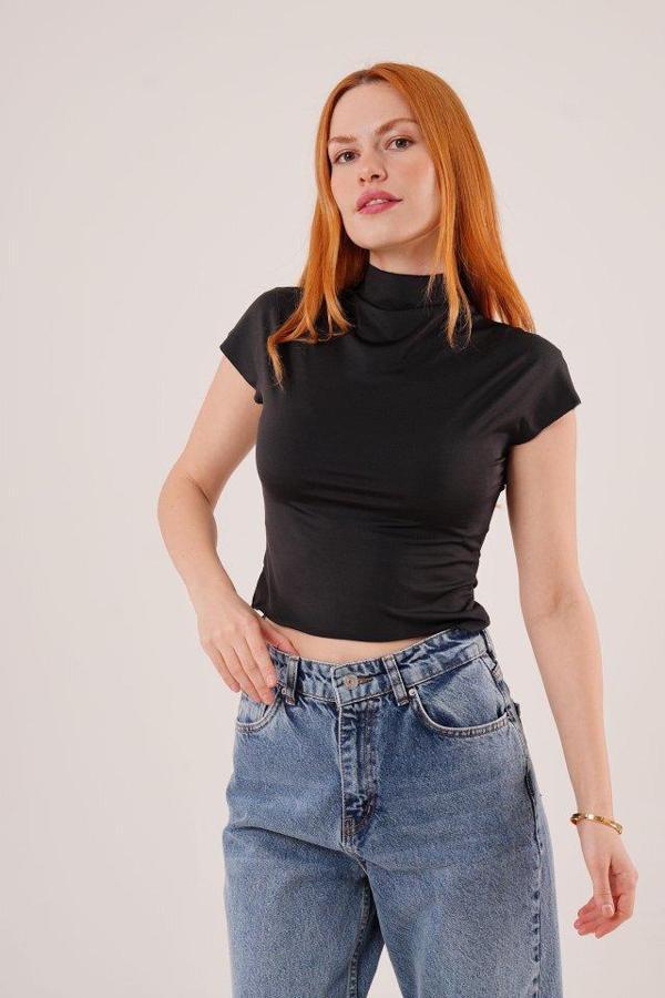 Boğazlı Parlak Kumaş Siyah Crop - Image 1