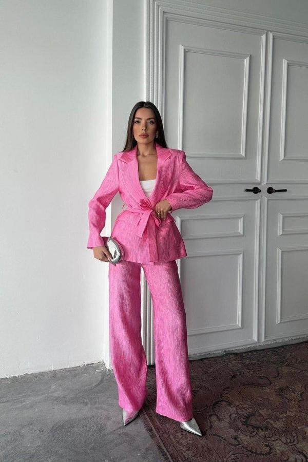 Pembe Beli Kuşaklı Ceket Ve Pantolon Parlak Takım - Image 1